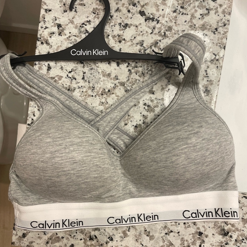 Calvin Klein sports bra padded size medium- small